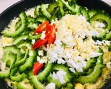 Fa Fa～ 山苦瓜炒鹹蛋！！（不苦唷）的食譜步驟3照片
