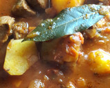Foto del paso 3 de la receta: Salsa estofado de carne con papas ideal para acompañar pastas😊