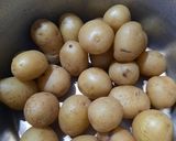 Foto del paso 1 de la receta: Papines alimonados