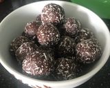 Mézes kókuszgolyó recept fázis 3 fotója