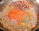 A picture of step 2 of Chile con carne taco bar.
