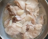 Foto langkah ke 2 dari resep Ayam Rebus Suwir Pedas.