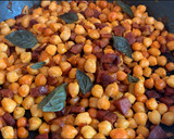 Foto del paso 5 de la receta: Garbanzos salteados con chorizo y albahaca
