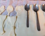 Foto del passaggio 2 della ricetta Cucchiaini di pasta sfoglia con crema di prosciutto cotto