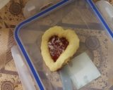A picture of step 8 of Jim jam cookies.