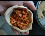 A picture of step 4 of Onion paratha.