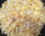 Foto del paso 2 de la receta: Huevo revuelto con papas
