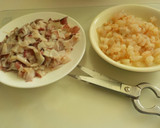 Foto del paso 4 de la receta: Albóndigas de calamares pequeños, espinacas y gamba pelada