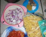 A picture of step 1 of Fried macaroni.