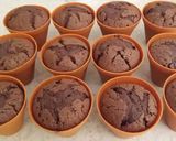 Foto del paso 5 de la receta: Macetitas cupcakes de chocolate con nata de colores
