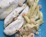 Foto del paso 4 de la receta: Merluza al horno con gambitas y patatas, exprés