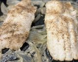 Foto del paso 2 de la receta: Filete de merluza congelada al horno