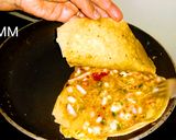 A picture of step 3 of Egg Paratha.