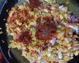 A picture of step 2 of Maggi bhel.
