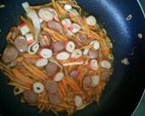 Foto langkah ke 2 dari resep Tumis buncis Sosis Dan crab stick.