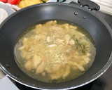 Foto del paso 4 de la receta: Pollo al ajillo con papas a lo pobre