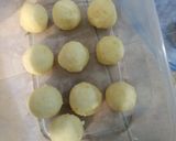 Foto langkah ke 2 dari resep Cheesy Potato Balls.