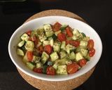 Foto del paso 2 de la receta: Patatas, calabacín y tomate cherry al horno