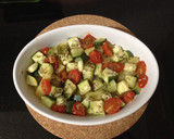 Foto del paso 2 de la receta: Patatas, calabacín y tomate cherry al horno
