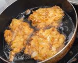 Foto langkah ke 5 dari resep Fu Yung Hai Udang Telur Cocok buat Pemula Pakai Saus Instan.