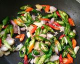 Foto langkah ke 3 dari resep Oseng tempe menjes cabe hijau.