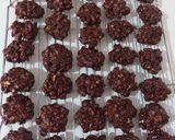 Foto langkah ke 4 dari resep Kue Coklat Kacang (Putih Telur).