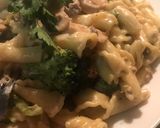 A picture of step 3 of Pasta with white sauceمعكرونة بالصلصة البيضاء.