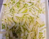 Cukkinis saláta édes-ecetes kapros öntettel recept fázis 1 fotója