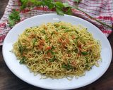 Foto langkah ke 5 dari resep Mie Goreng Pelengkap Nasi Kuning Khas Banjar.