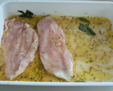Foto del paso 7 de la receta: Pechuga de pollo marinada, macerada, al horno y alioli
