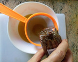 Foto del paso 1 de la receta: Ensalada de habitas baby en aceite con anchoas en conserva
