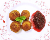 Foto del paso 6 de la receta: Croquetas artesanas de ancas al ajo negro con confitura de cerezas casera