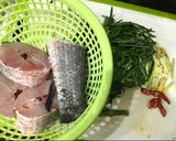 Hình bước làm 1 của món Canh cá quả lá lốt