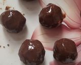 बिस्कुट चाॅकलेट बॉल्स(biscuit chocolate balls recipe in hindi) रेसिपी चरण 4 फोटो