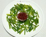 Hình bước làm 1 của món Ngồng Tỏi Xào 마늘쫑볶음