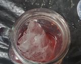 รูปขั้นตอนการทำที่ 2 ของ Easy Strawberry Soda