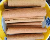A picture of step 1 of Honey-Cinnamon Drink.
