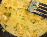 Une image de l'étape 5 de Curry jaune de crevettes au lait de coco.