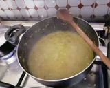 Foto del passaggio 2 della ricetta Risotto ai  carciofi, con speck croccante, cialde di parmigiano, e curcuma