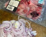 Foto del paso 1 de la receta: Conejo encebollado con patatas (olla exprés) 🐰🧅