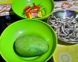 Foto langkah ke 1 dari resep Sambal Mangga Teri.