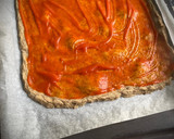 Foto del paso 2 de la receta: Pizza proteica con tomate, burrata y rúcula