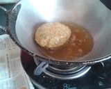A picture of step 3 of Dal palak kachori.