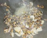 Foto langkah ke 3 dari resep Tumis Selada Air Kerang (Tumis Sayur Paret-Paret Ghoncah Korang).