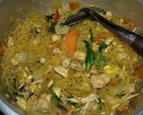 Foto langkah ke 6 dari resep Bihun Goreng Ayam.