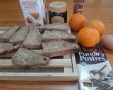 Foto del paso 1 de la receta: Torrijas al horno de miel, naranja y chocolate