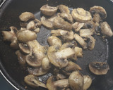 Foto del paso 2 de la receta: Mini bocatas de chistorra y champiñones