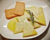 Foto del paso 1 de la receta Queso manchego en aceite de romero