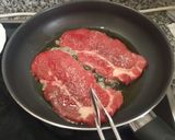 Foto del paso 2 de la receta: Filetes de ternera en salsa con vino y Sabor Cookpad