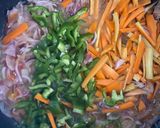 A picture of step 3 of Stir fry spaghetti.